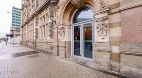 Luxurious PENTHOUSE SUITE with Panoramic Views & FREE Parking in Cardiff City Centre - Image 5
