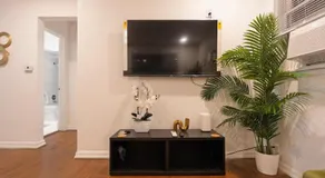 Two Bedroom house in Skokie with full kitchen and parking - Image 2