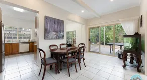 Aircabin - Blakehurst - Spacious - 5 Beds House - Image 3