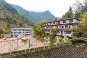 Danxia Valley Hotel - Image 4