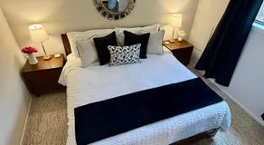 Private Suite in Columbia-King Bed - Image 2