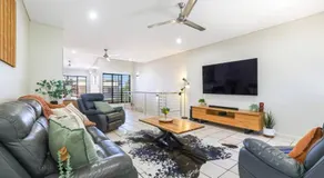Huge Stylish Townhouse - Image 2