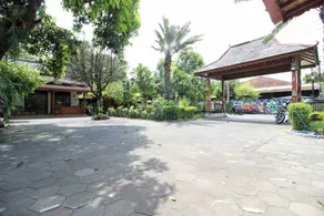 RedDoorz Plus near Alun Alun Selatan 2 - Image 4