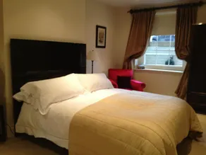 7 Royal Parade - Image 2