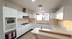 Cozy Family Room with Private Bathroom in Spacious Home - M8 - Image 3