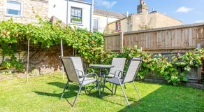 Cheltenham-2 Bedroom Home-Sleeps 6-Parking-Work or Leisure - Image 2