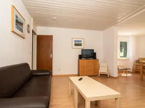 Urbane Holiday Home Near Lake - Image 2
