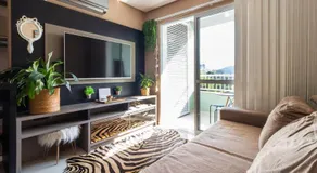 Apto a 10 min da Vila Germânica, dois quartos, salas de estar e jantar, cozinha completa, sacada com churrasqueira, Wi-Fi, Piscina, academia, mercadinho 24 horas e Vaga de garagem - Image 2