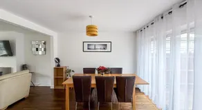 Bassetts House - Spacious! - Sleeps 7 - Close to PRUH Hospital - Free Parking - Image 3