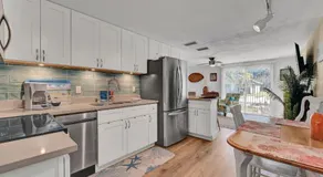 Newly Renovated 2 Bed with Beach Supplies, Trailer Space, Walk to Beach - Image 3