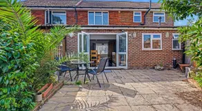 Elegant 5 Bedroom and 3 Bathroom Home in St Annes - Image 3