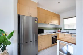 Snug 2-bed Townhouse Near Bustling Shops - Image 4