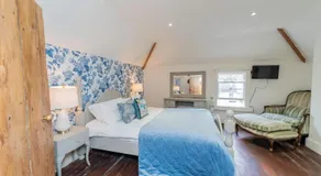 Heron Stays Bath- Boutique Period Properties, 7 Bedrooms, Parking for 4 Cars, Just 3 Miles to Bath Central, Sleeps 15 - Image 2