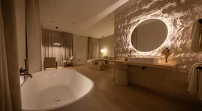 Vriskaig Luxury Guest Suite with Iconic Views - Image 2