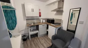 Premier Studios Nottingham - Tring Vale - Image 4