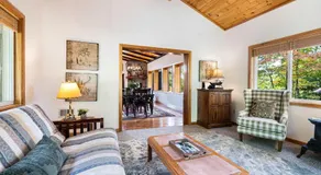 Strasse Ski Chalet Hot Tub Dog-Friendly Skiing - Image 2