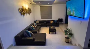 Luxurious & Modern House - Image 3