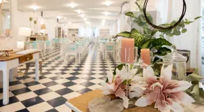 Hotel Petit - Image 2
