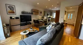 Secure 2BD Retreat: Modern Comfort in Privacy - Image 2