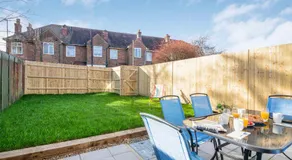 Spacious 3 Bed House, Netflix, Garden, Parking - Image 3