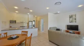 Cadman Motor Inn and Apartments - Image 2