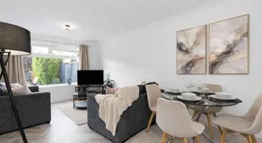 Contractor & Family Friendly House - Sleeps 8 - FREE Parking and Fast Wi-Fi - Image 3