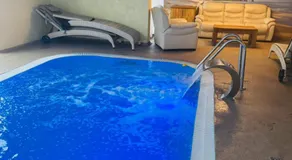 Family apartment with pool & garden view - Image 3