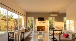 Casa privada con pileta climatizada, gran parque y parrilla en Pilar - Image 3