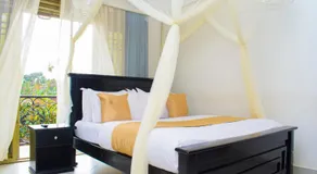 Kanye bridge hotel - Image 2