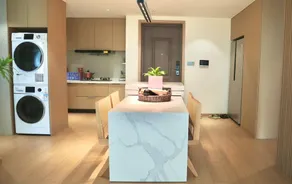 Pikkie Designer's Stylish 3 bds Flat @ city center - Image 5