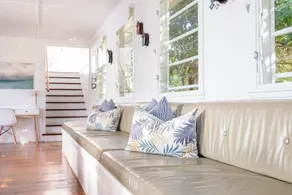Bryce Street Beach House mit Blick auf den Moffat Beach - Image 5