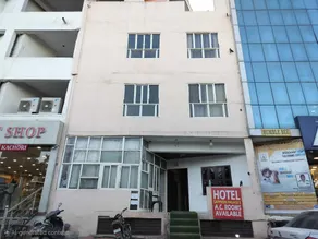 Hotel O Sapphire Palace 3 - Image 1