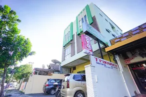 RedDoorz at Dkomo Manado - Image 4