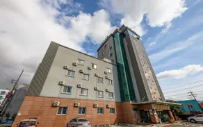 Gangjin Prince Happy Hotel - Image 5