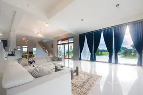 Colorful Fish Cottage - Image 2