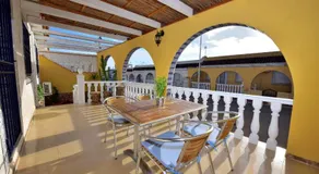 Maison de Vacances \"Casa Butcher\" avec Vue sur la Montagne, Terrasses et Wi-Fi - Image 3