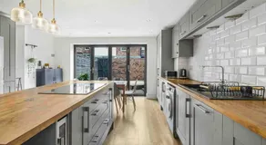 GuestReady - Charming Retreat in Trafford - Image 5
