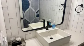 Near Airport, Hospital, MidTown, 58 TV - Apt 254 - Image 2