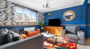 Detached House in Ashford with Free Parking and Hot Tub - Sleeps 10 - Image 3