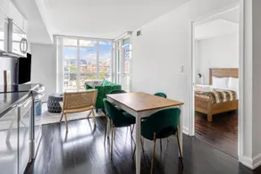 Ent District 3 Bedroom + 2Bath + Parking+ CN Tower - Image 2