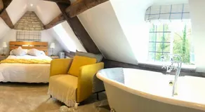 Bibury Riverside Cottage Grade II listed 6ppl - Image 2