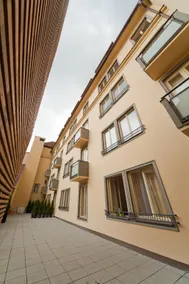 Merchant's Avenue Residence - Image 4