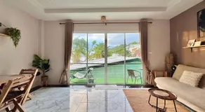 Sea Dreamer Beachfront Apartments - Image 2