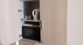 Small room with a private external bathroom - Image 4