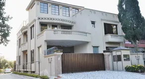 Reina Boutique Hotel - G9 - Image 3