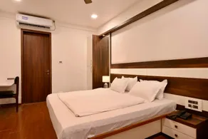 THE HEY HOTEL - Image 2