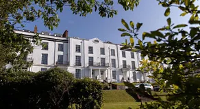 Paramount Apartments Ilfracombe, arty seaside holiday apartments - Image 2