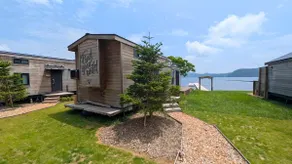 The Lake Side Inn - Image 1