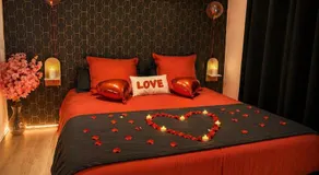 Love Room - Balnéo 4 places - King Size - Jardin privatif - Tarif dégressif plus de 1 nuit - Image 2