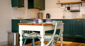 Spacious 1-bed apartment with super king or twin in central Charlbury, Cotswolds - Image 5